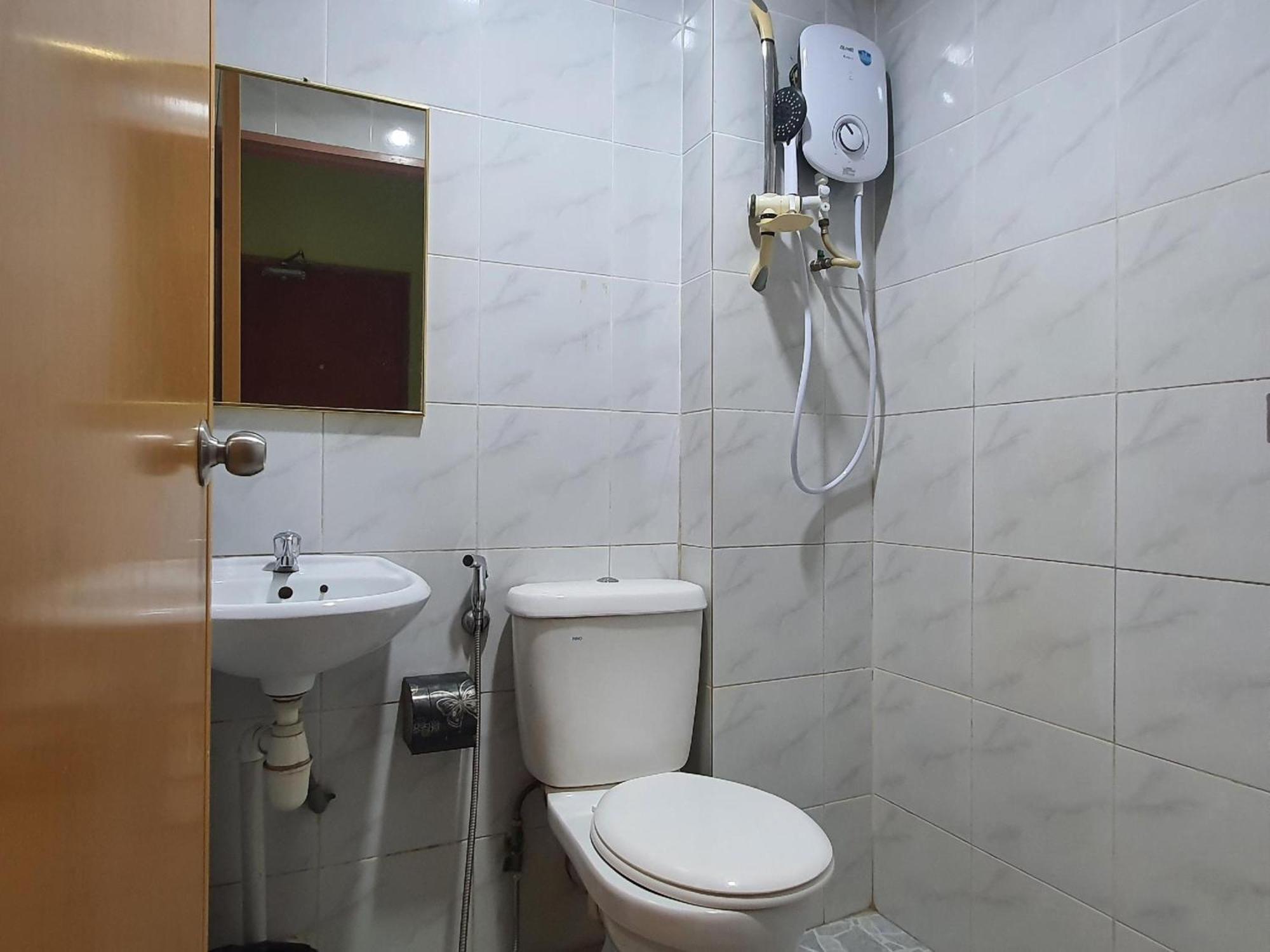 Oyo 90964 Melody 88 Inn Мірі Екстер'єр фото