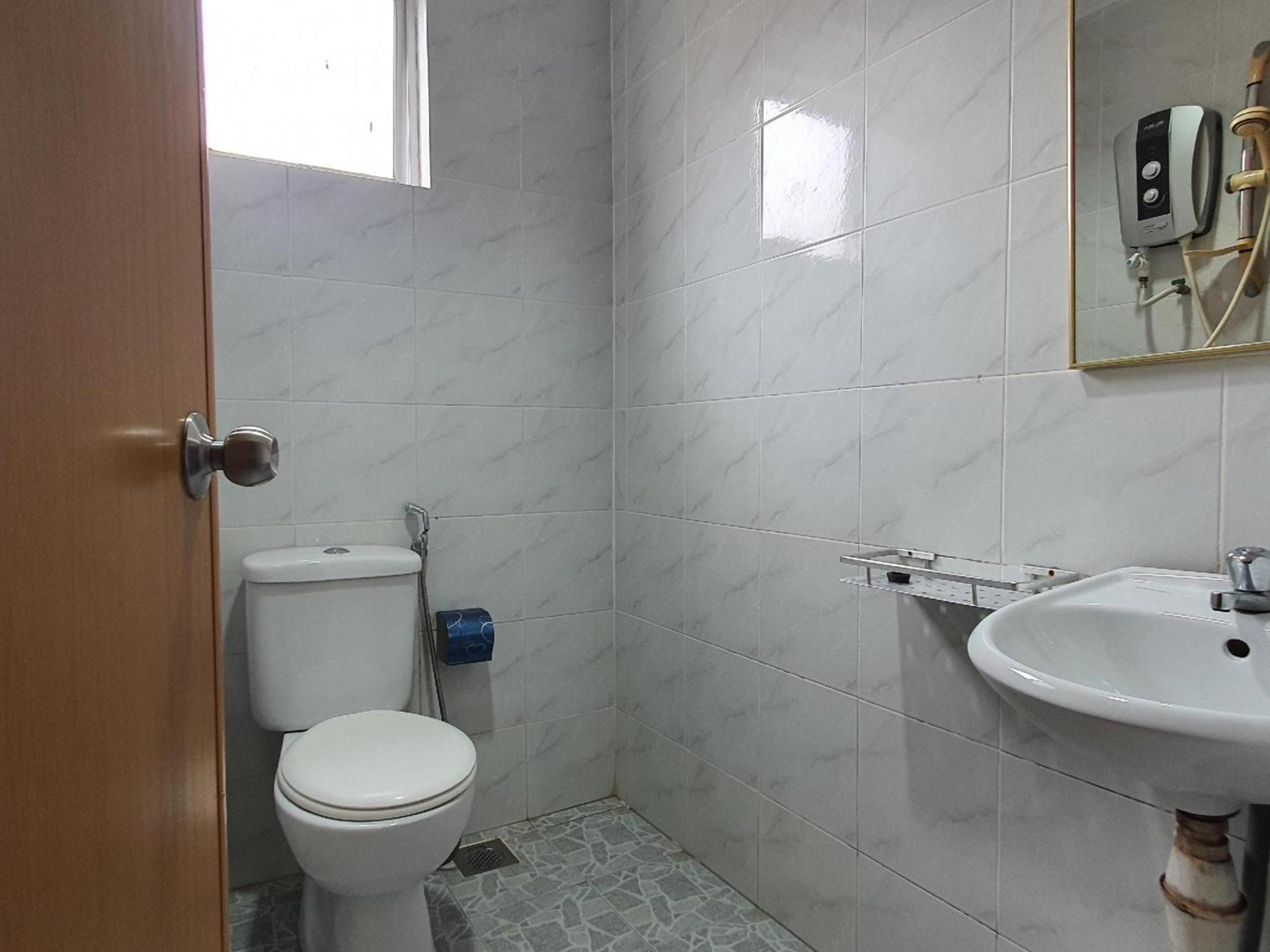 Oyo 90964 Melody 88 Inn Мірі Екстер'єр фото